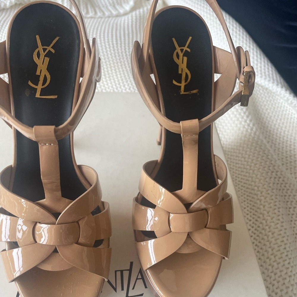 Yves Saint Laurent Tribute Sandals in Patent Leather (Like New)